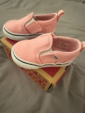 Vans Kids Slip-On Canvas Sneakers in Light Pink